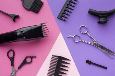 Herramientas de peluquería sobre fondo colorido para salón de belleza Herramientas de peluquería sobre fondo colorido para salón de belleza