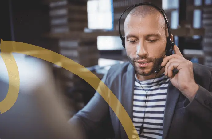 Asesor técnico brindando soporte, agencia Shopify Asesor técnico brindando soporte, agencia Shopify
